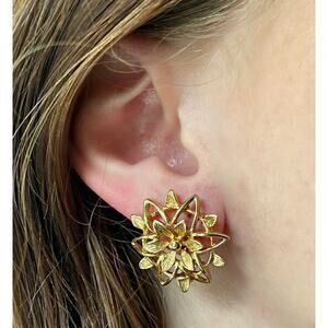 BOGO FREE VTG SARAH COV FLORAL EARRINGS CLIP ON
